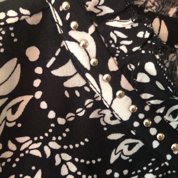 KWOT Belldini plus embellished flutter sleeve top - Picture 6 of 7